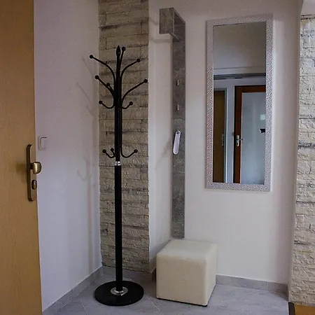 Apartman Se Zahradkou V Krasne Ctvrti Berouna