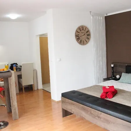 Apartman Se Zahradkou V Krasne Ctvrti Berouna Beroun (Central Bohemian)