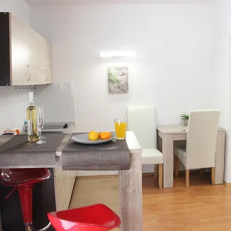 Lejlighed Apartman Se Zahradkou V Krasne Ctvrti Berouna