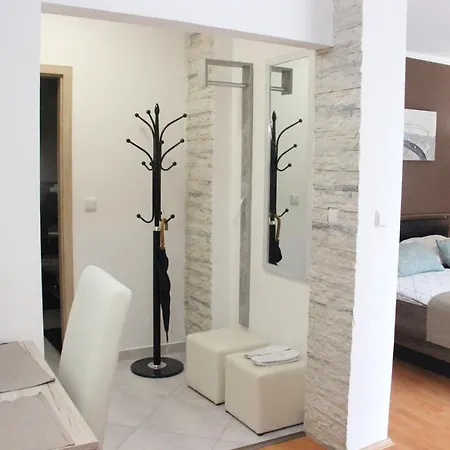 Lejlighed Apartman Se Zahradkou V Krasne Ctvrti Berouna